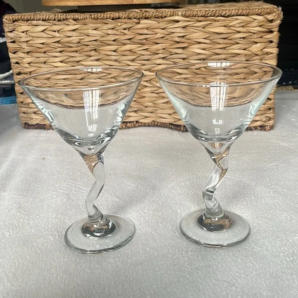 Libbey Set of 2 Z Stemware Wine Martini 8 oz Glasses With Zig Zag Stem - Picture 1 of 9